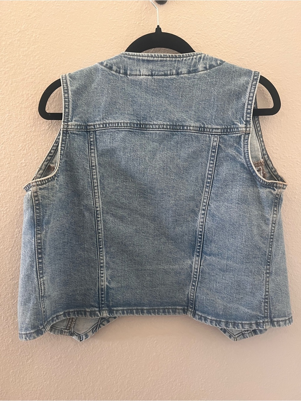 Universal Thread Light Wash Denim Vest - Women - Picture 2 of 3